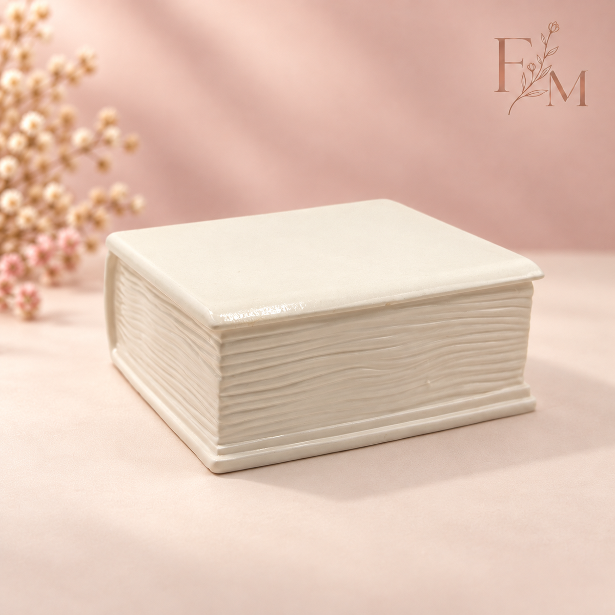 Cutie decorativă în formă de carte cu capac